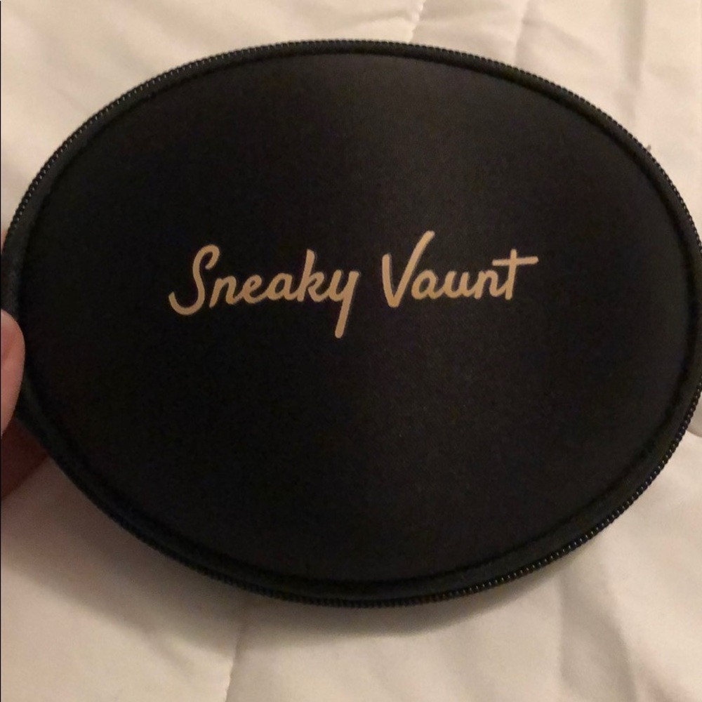 Sneaky Vaunt sticky bra